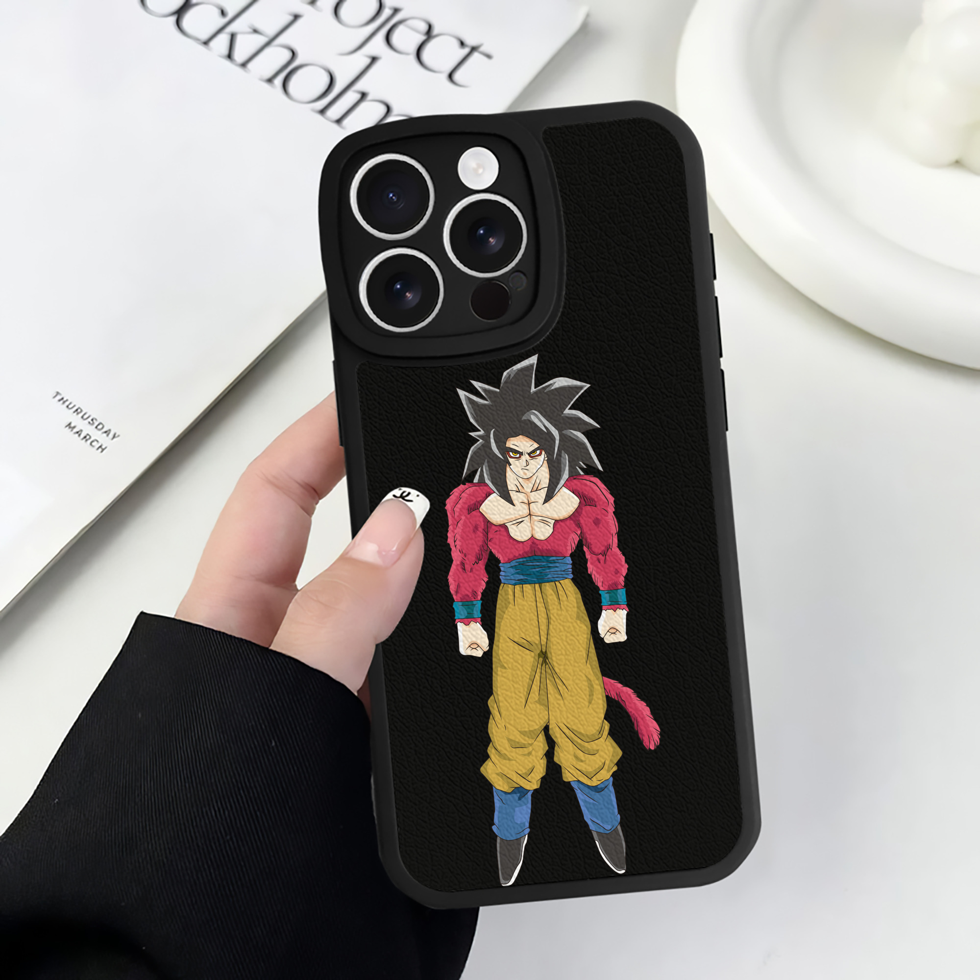 （画像用） ドラゴンボール 孫悟空（そん ごくう）Son Goku カカロット DRAGON BALL Kakarotto 【iPhone 16シリーズ対応】シリコンスマホケース（レザー調） 材質：シリコン